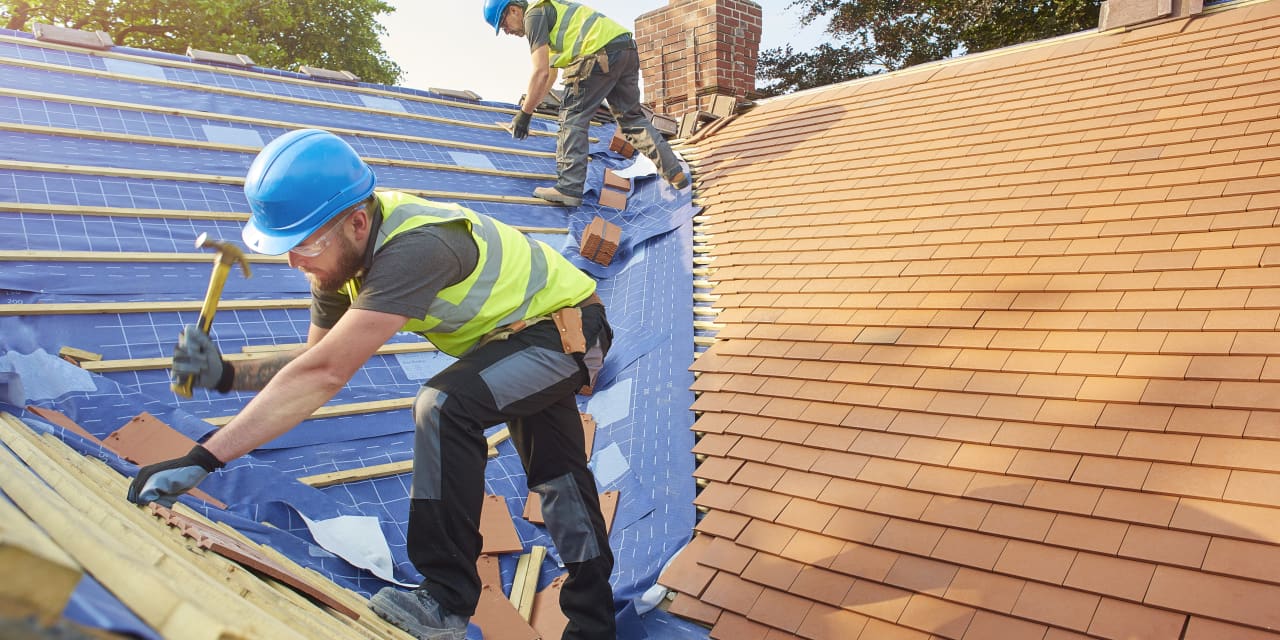 Home Builder Confidence Slips From Record High In December As Buyers