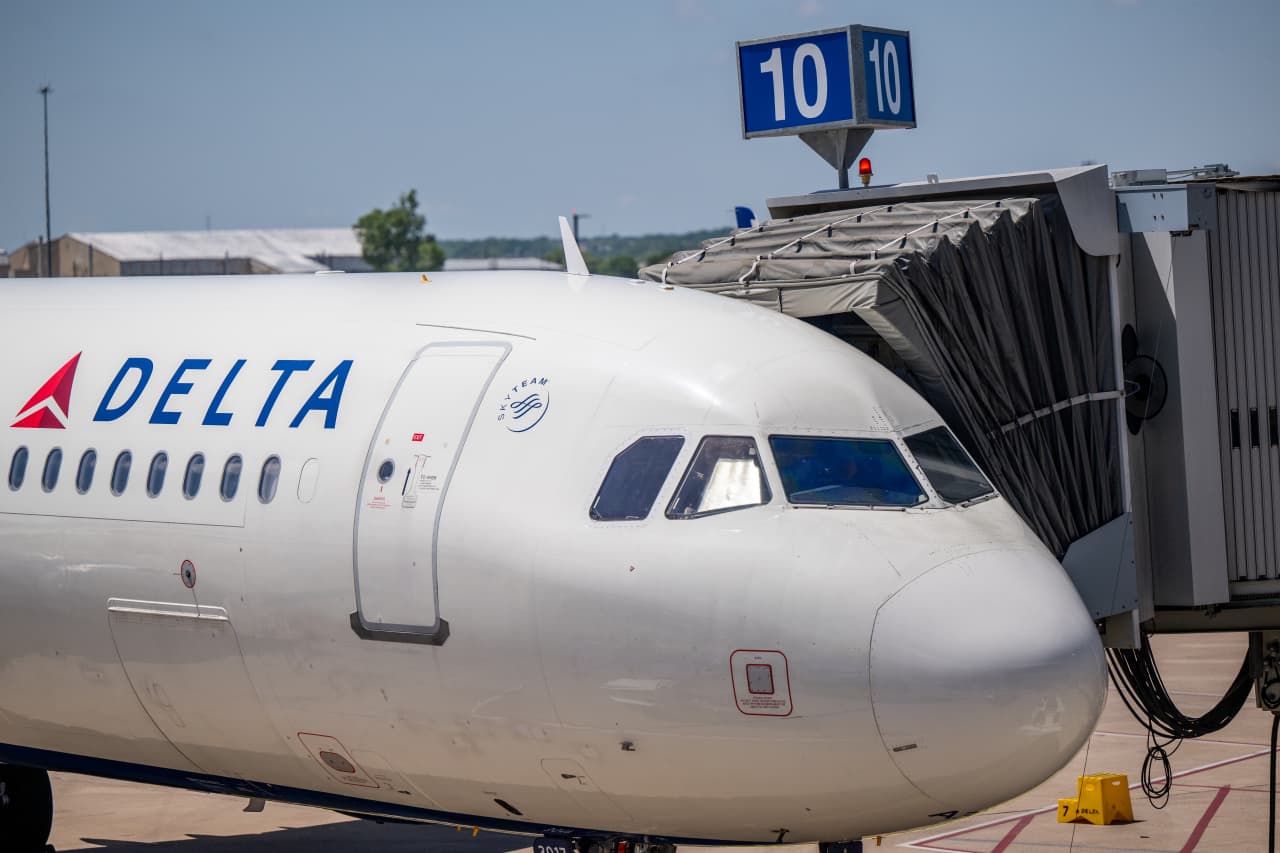 Delta Air Line’s stock falls after a profit miss and a downbeat revenue outlook