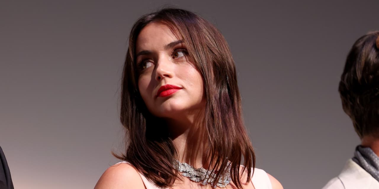 ‘Knives Out’ actress Ana de Armas quits L.A. for 7.2 million rural