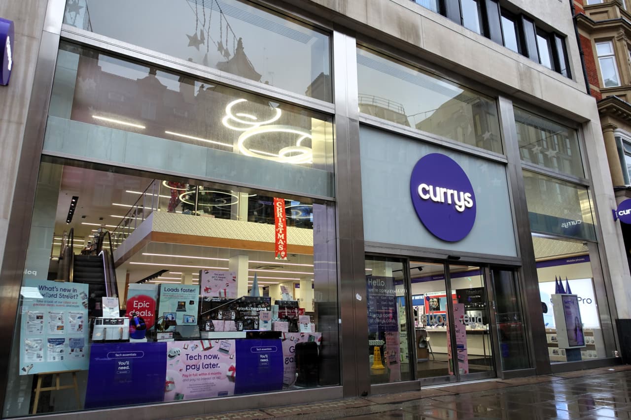 Currys shares skid as Elliott Advisors backs away