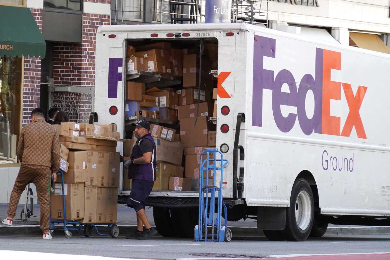 FedEx offers this number in an early sign that trade uncertainty is ...