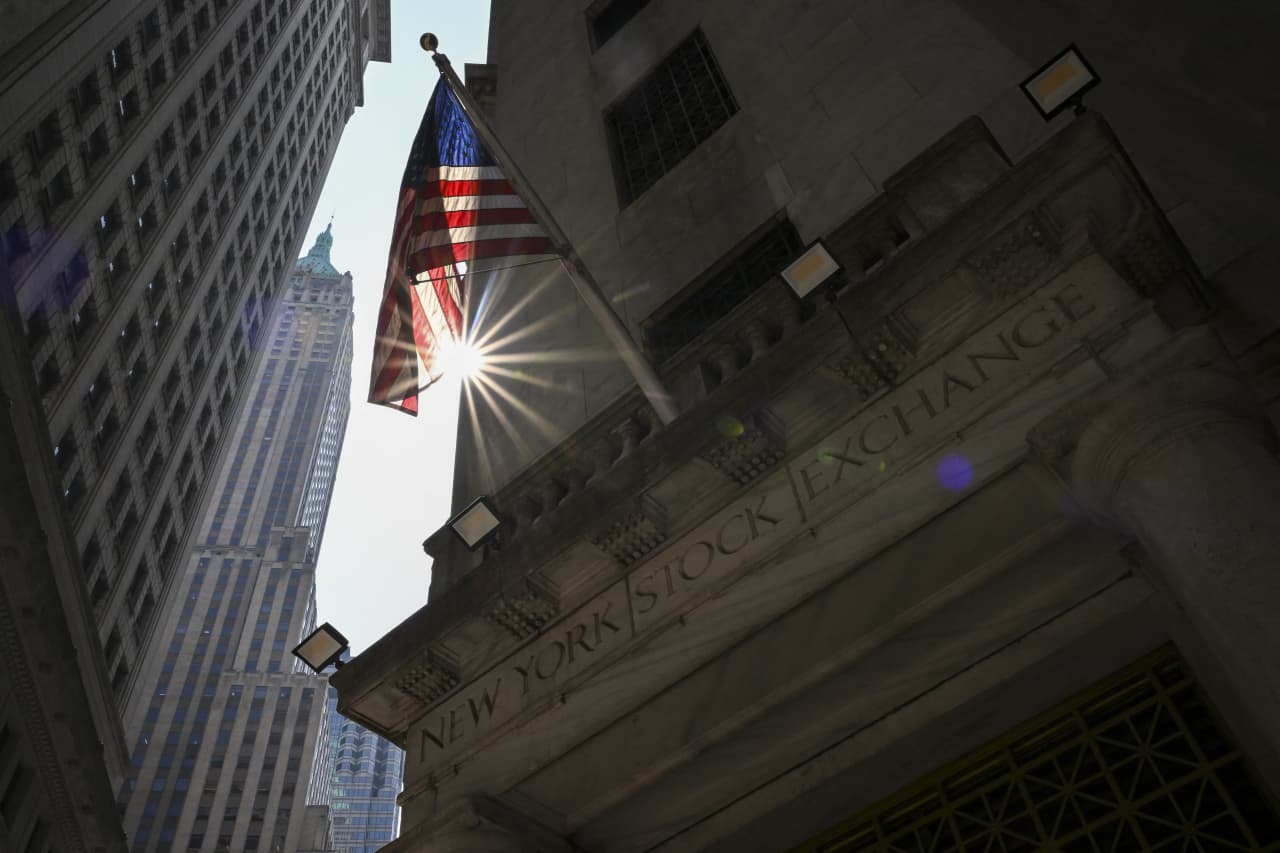 Long-term Treasury bonds rally as investors dump stocks in broad-based selloff