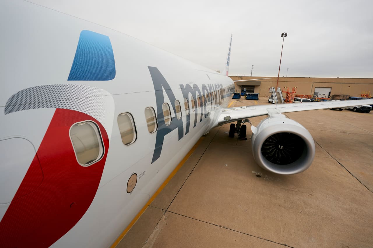 American Airlines’ stock loses another bull due to ‘missteps’ by management
