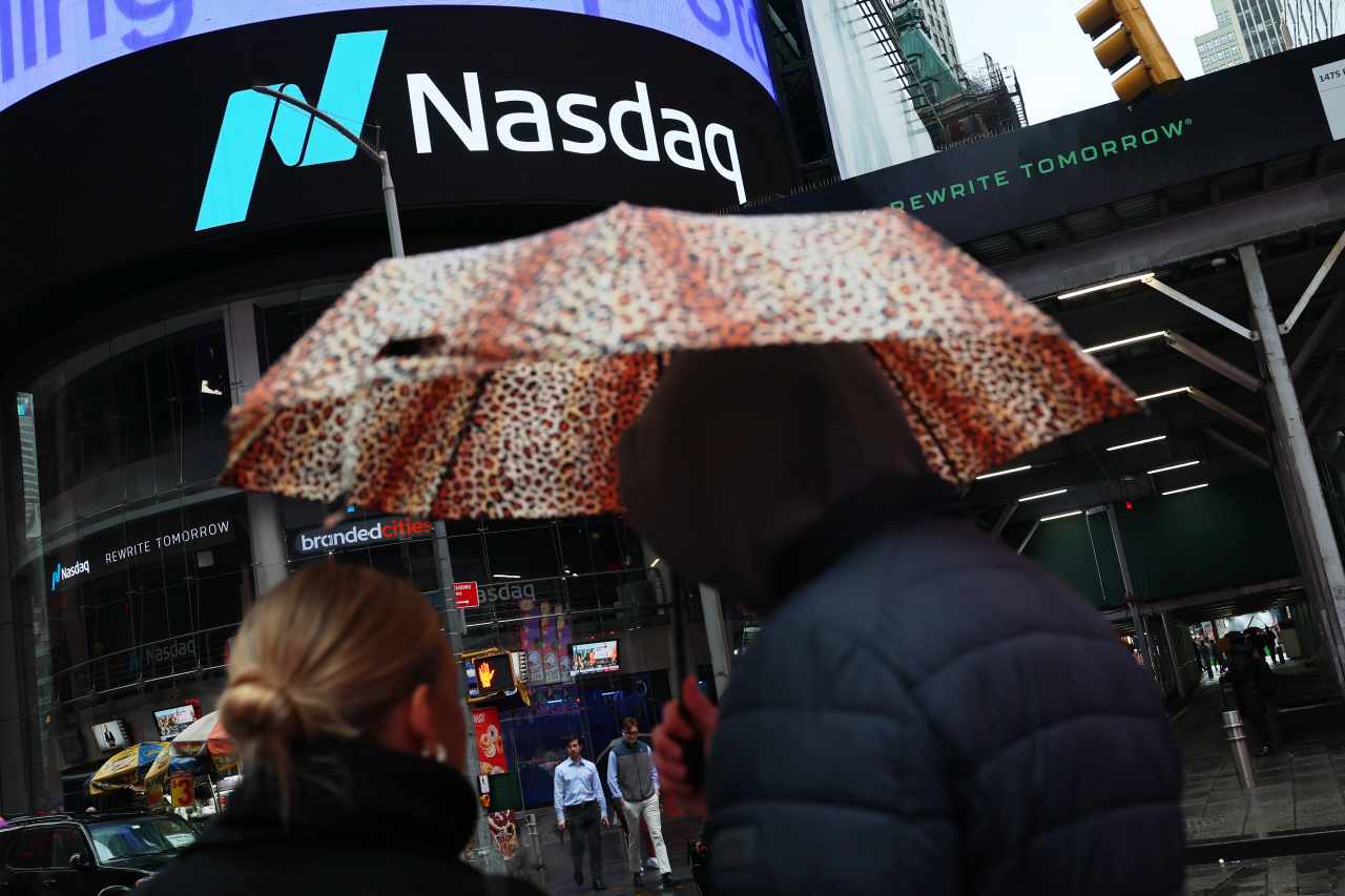 Goldman says market is heading into a news vacuum, and there’s weakness under hood