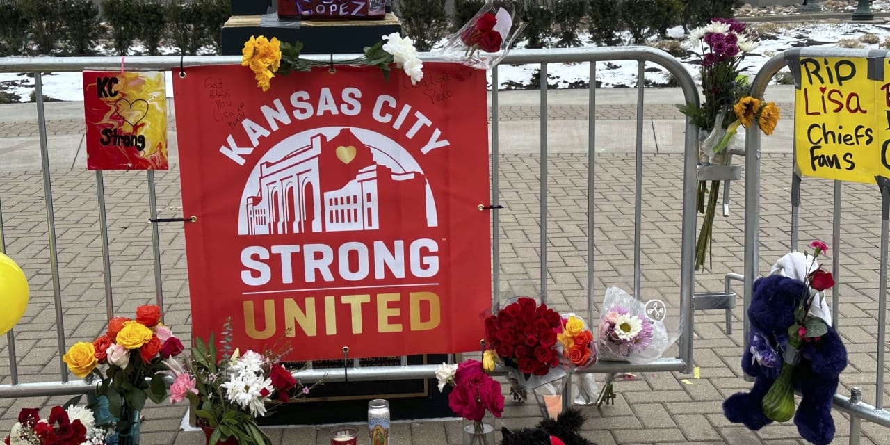 Two juveniles charged in mass shooting at Kansas City Chiefs Super Bowl parade - Vimarsana News