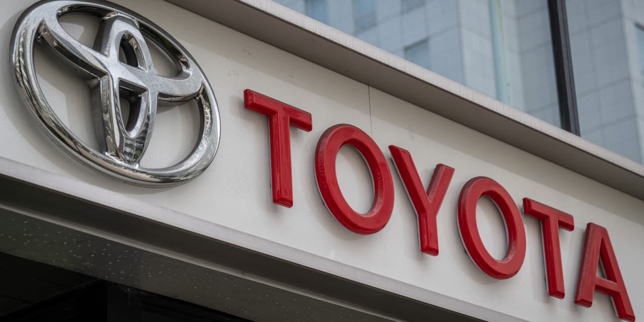 Toyota profit surges amid hybrid demand as BMW sees net income slump ...