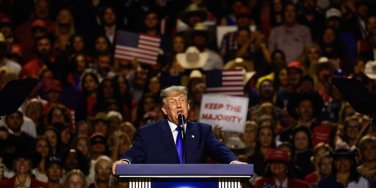 Trump promises $5,000 checks if Republicans win the midterms. But he also promised tariff dividends last year that never came.