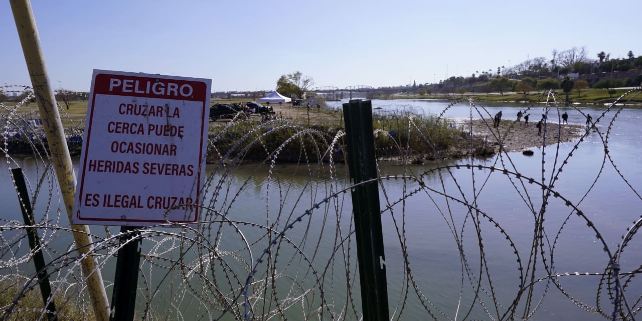 U.S. sees a drop in illegal border crossings after Mexico increases enforcement - Vimarsana News