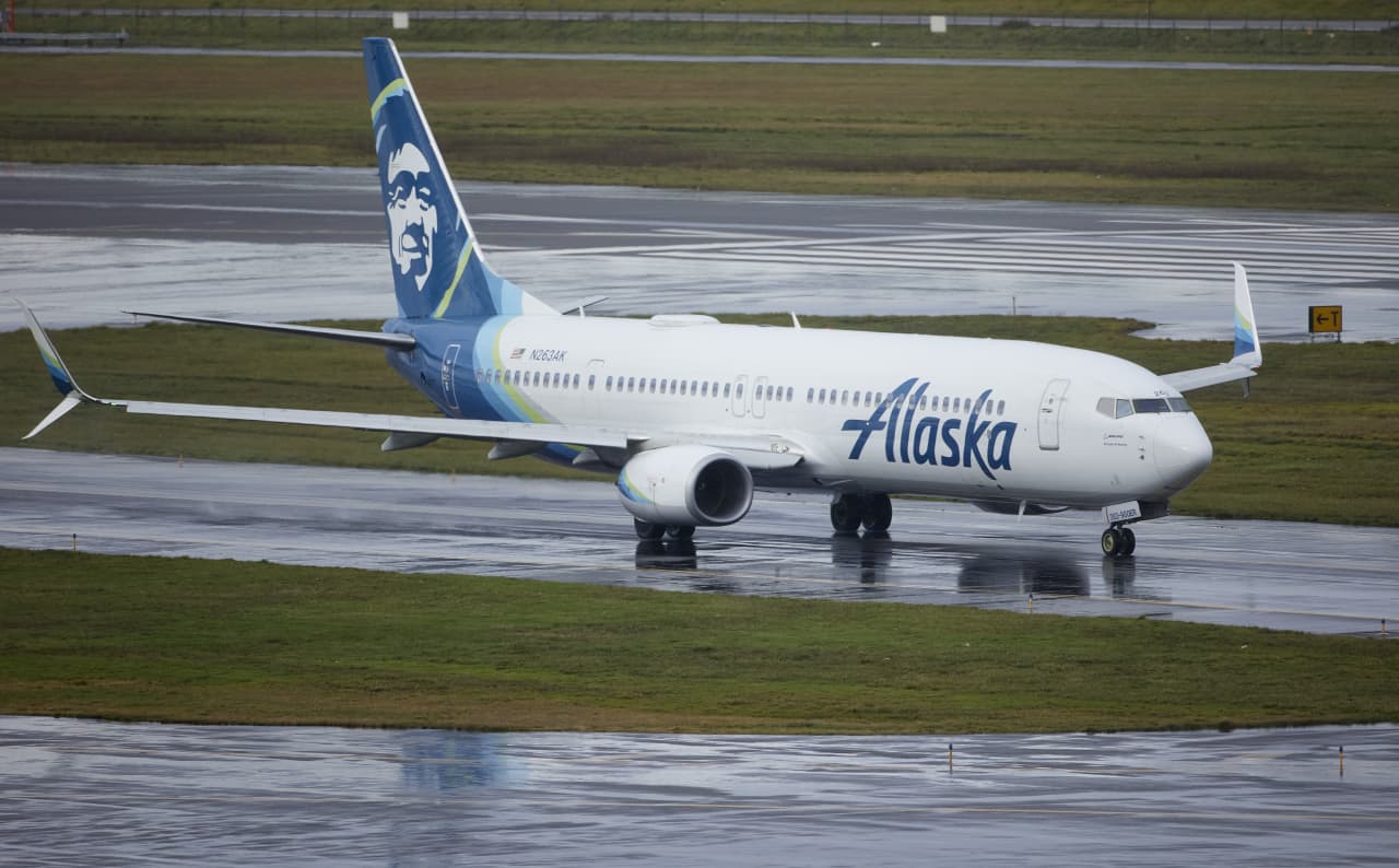 Boeing flight that suffered midair blowout was restricted due to warning  light - MarketWatch