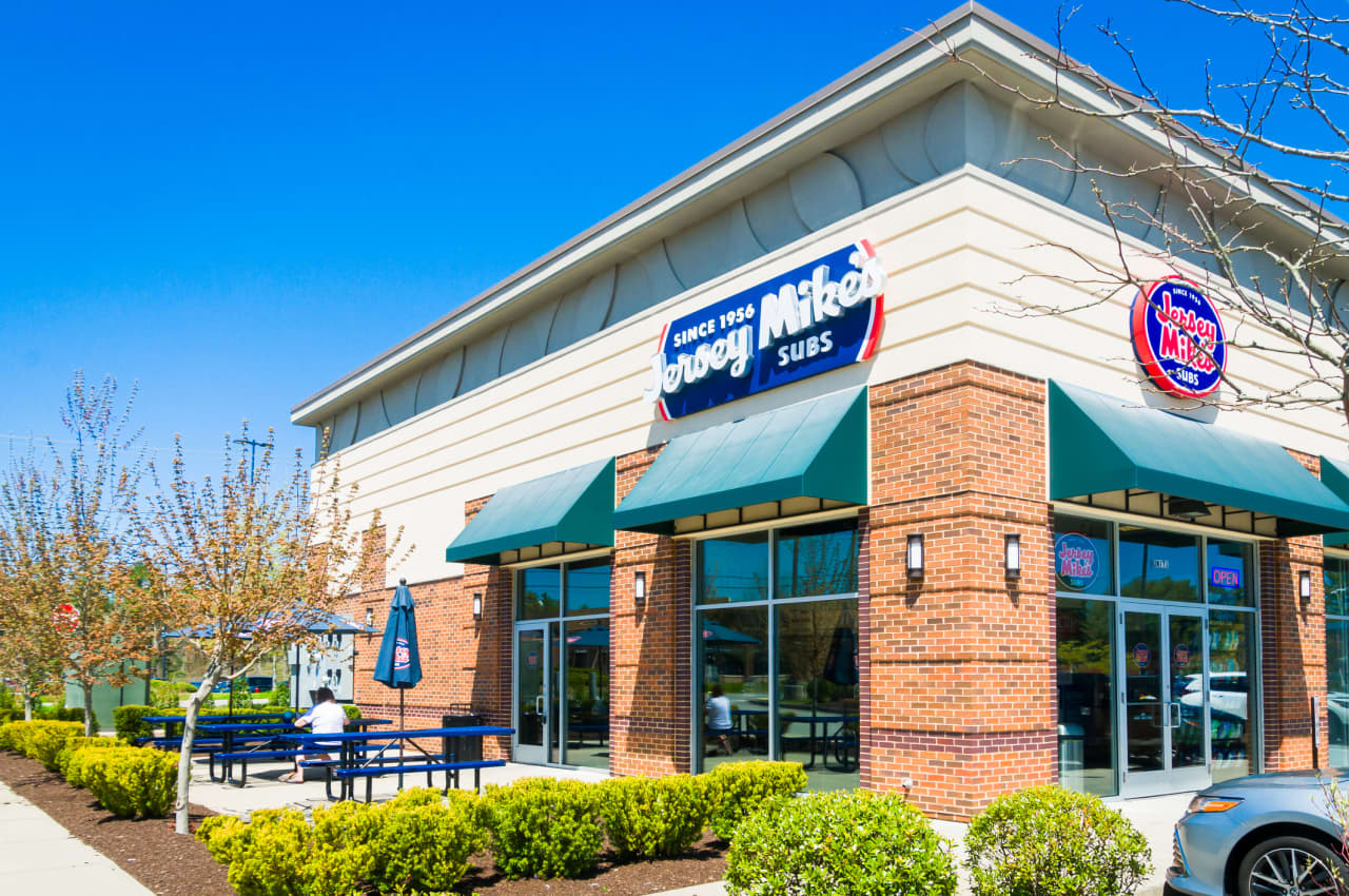 Jersey Mike’s has picked a tough time for restaurants to go public