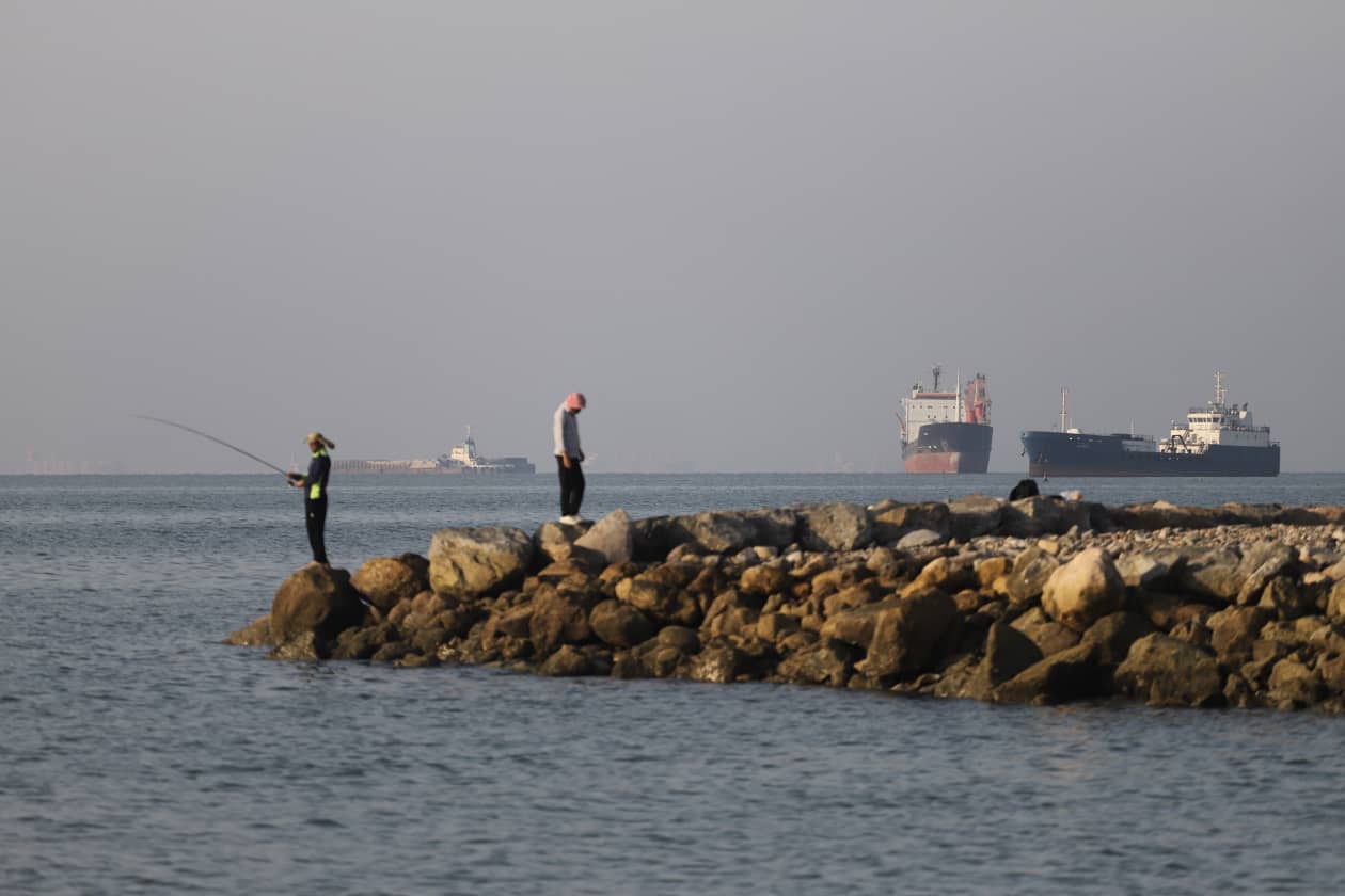 Oil prices extend declines on possible U.S.-Iran peace deal to reopen Strait of Hormuz
