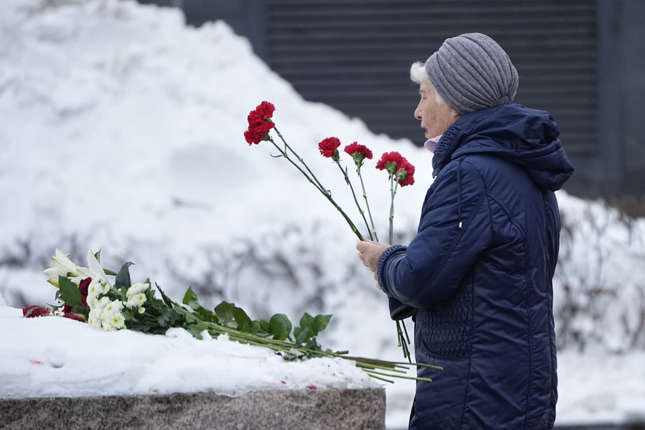 Body Of Russian Opposition Leader Alexei Navalny Handed Over To His ...