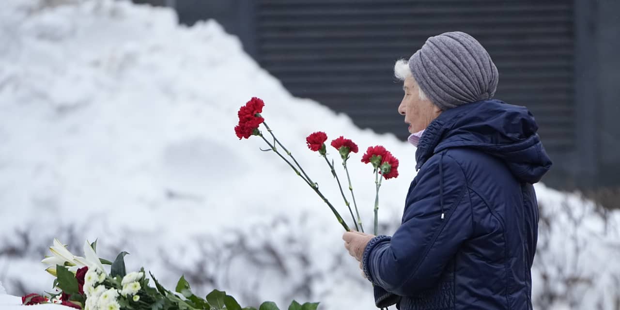 Body of Russian opposition leader Alexei Navalny handed over to his mother - Vimarsana News