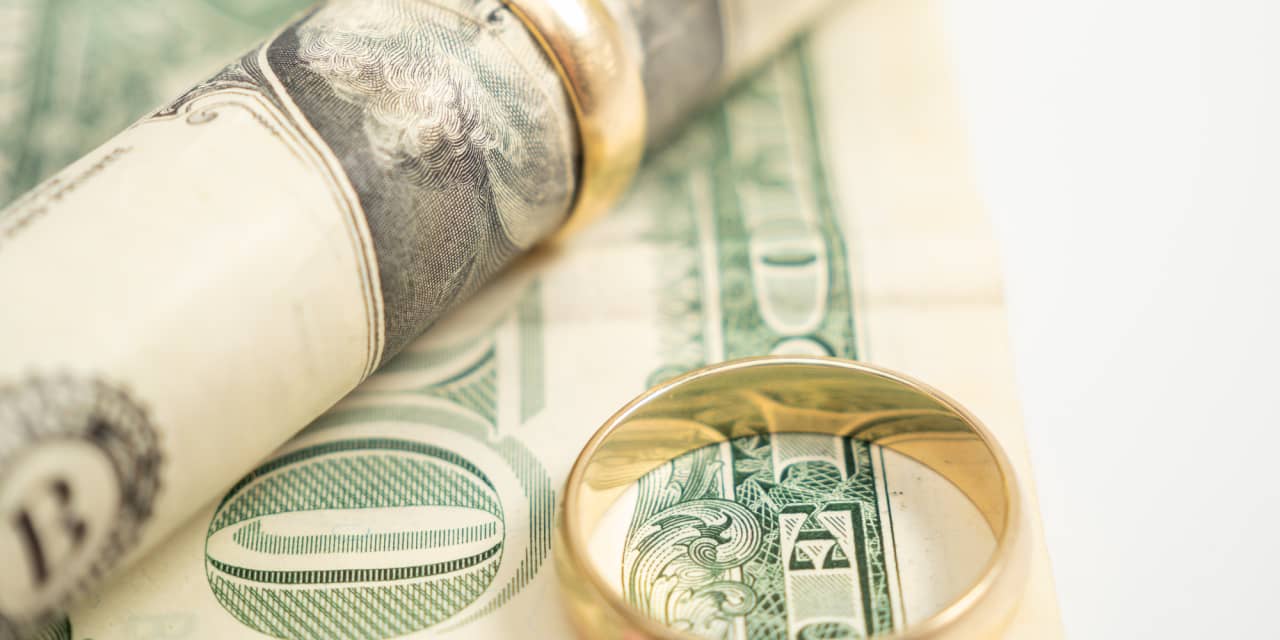 'I see him being a little too free with it.' My finance got a $300,000 inheritance, and he needs a financial adviser, but I worry he'll be taken advantage of. What's my move? - Vimarsana News