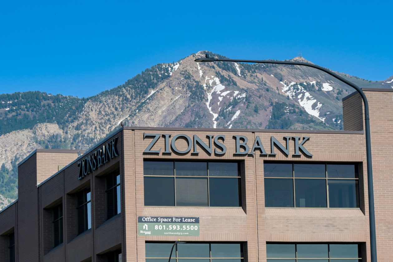 Zions takes $50 million loan loss as another credit ‘cockroach’ appears ...