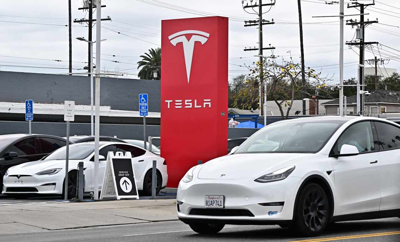 Here’s who should be buying Tesla’s stock right now, and why, says analyst