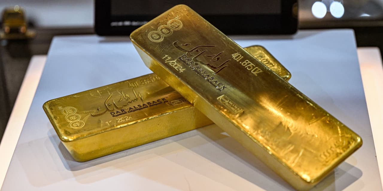 Gold’s plunge raises questions about its role in one of the most popular trades of the year