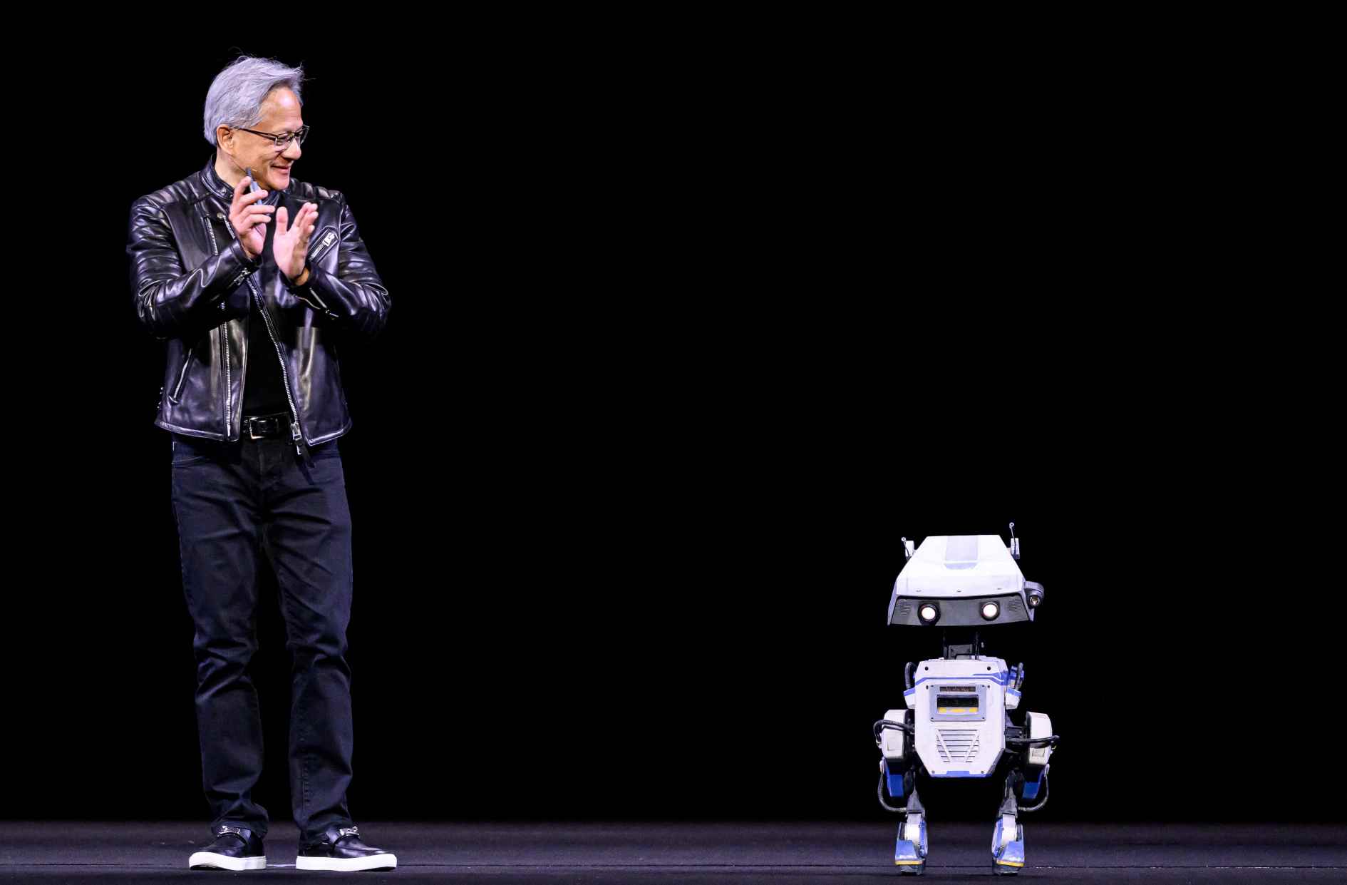 30 AI stocks that could surge up to 73% - and are loved by a bullish tech analyst.