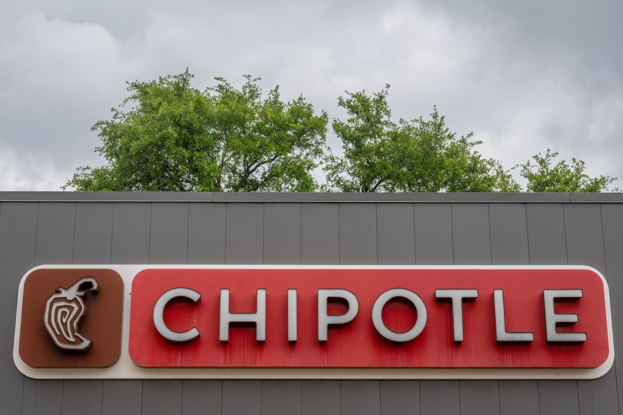 Chipotle’s longtime CFO to retire in March