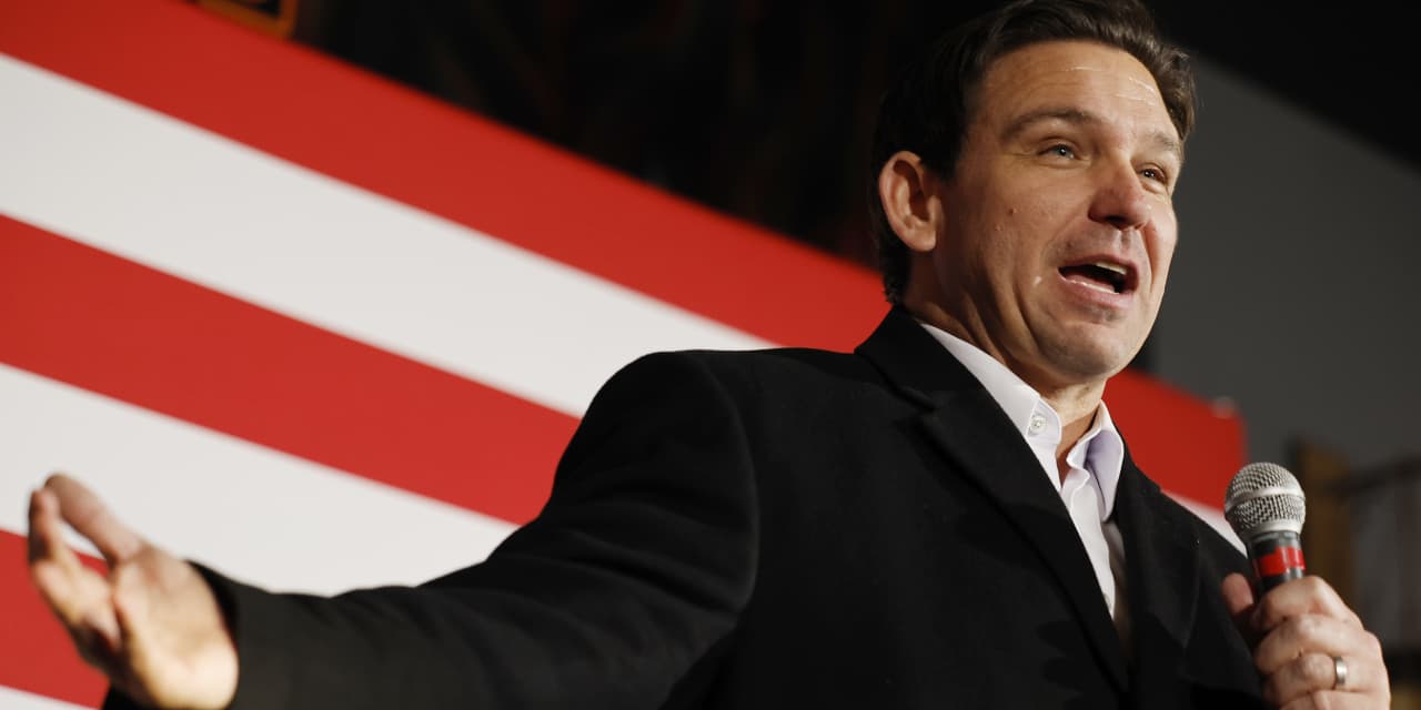 Ron DeSantis pone fin a la campaña presidencial con una cita falsa de Winston Churchill