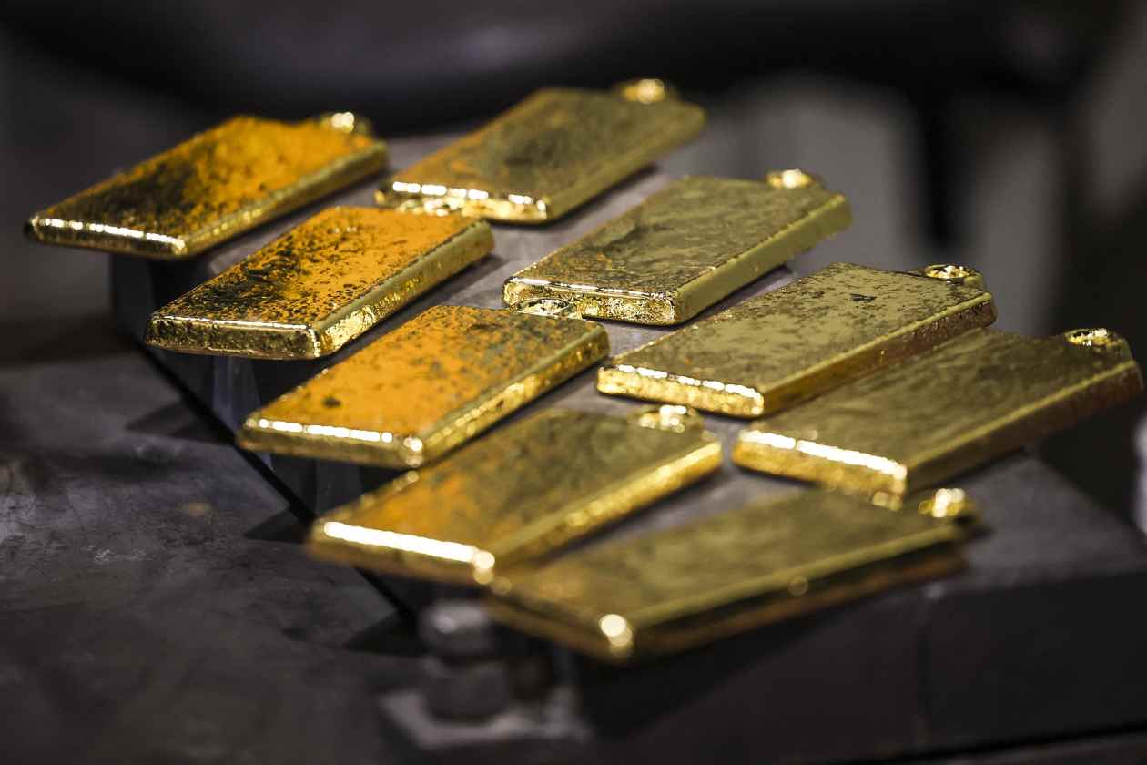 Gold futures rise to record high on Fed concerns, rate-cut expectations -  MarketWatch
