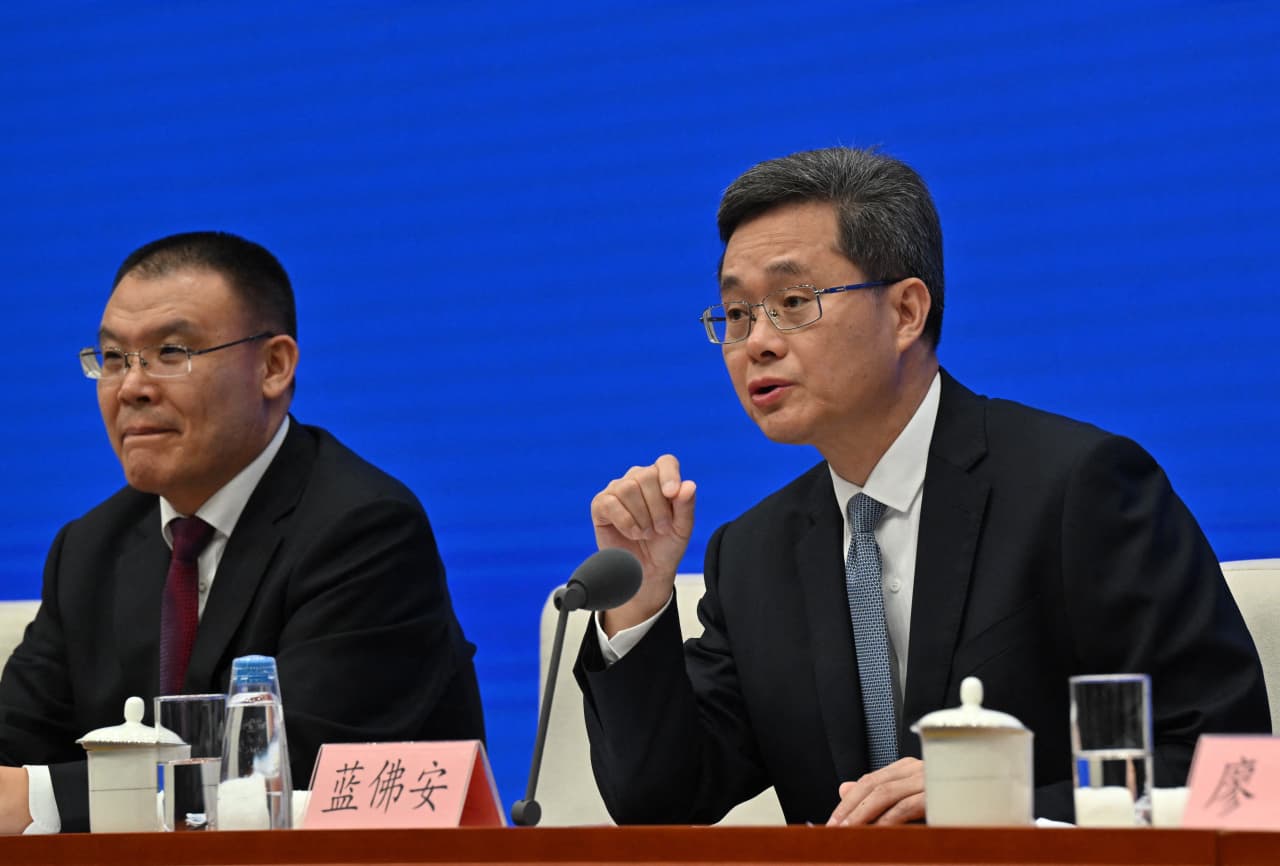 Chinese stocks see mixed reaction to stimulus press conference