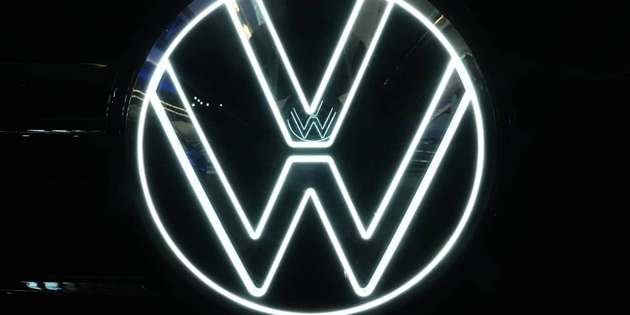 Volkswagen to recall 261,000 cars to fix problem causing fuel leaks, fire risk - Vimarsana News