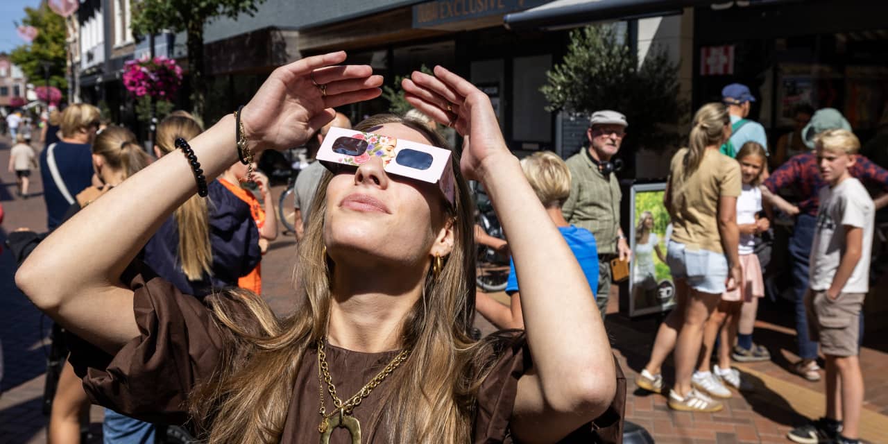 marketwatch.com - Mark Hulbert - This week's solar eclipse could make stocks go down. No, really. Here's why.
