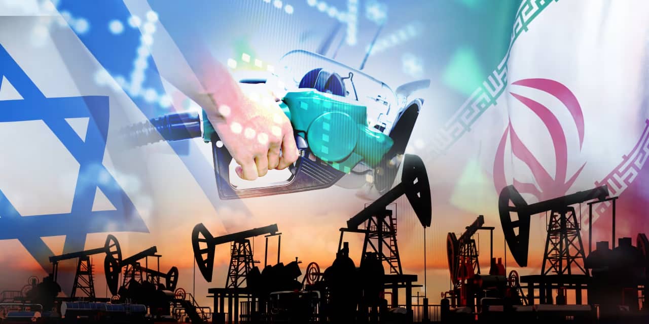 Falling oil prices may help push gas below $3 a gallon for the first ...
