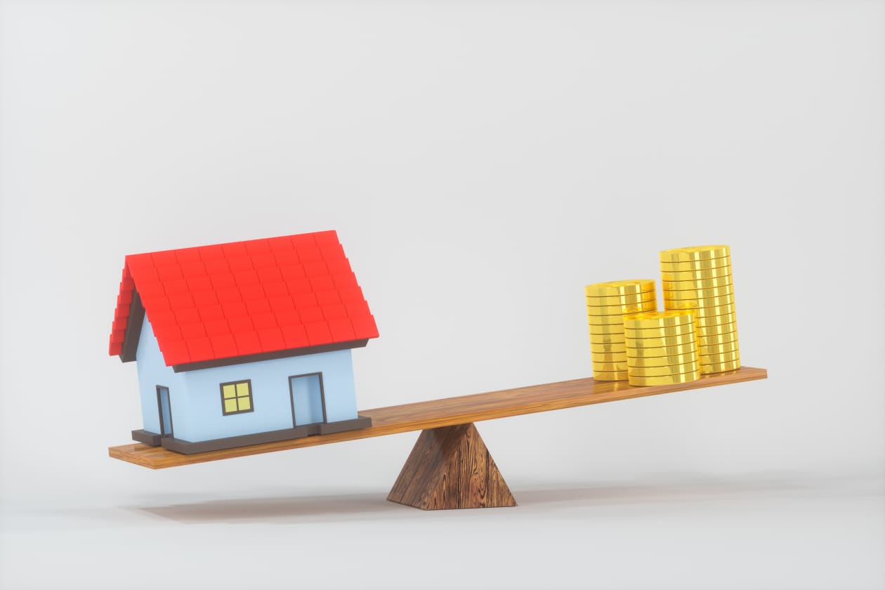 Home sellers face a tough choice right now: cut their asking price, or roll  the dice on a better deal later - MarketWatch