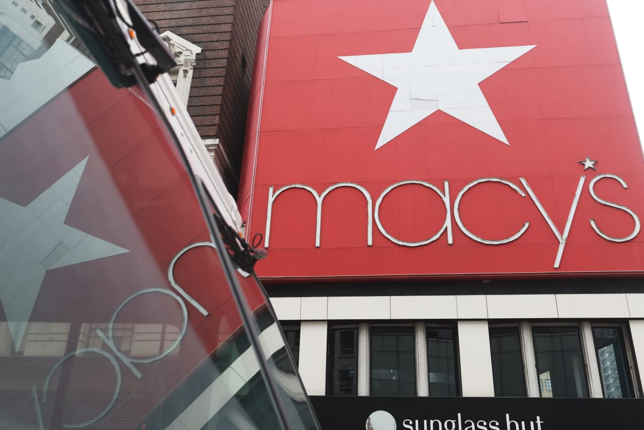 Macy’s proves Wall Street wrong again by growing sales, and the stock surges