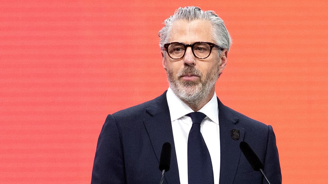 L.A. Olympics chair Casey Wasserman cuts price of $30 million Kubrick-inspired mansion