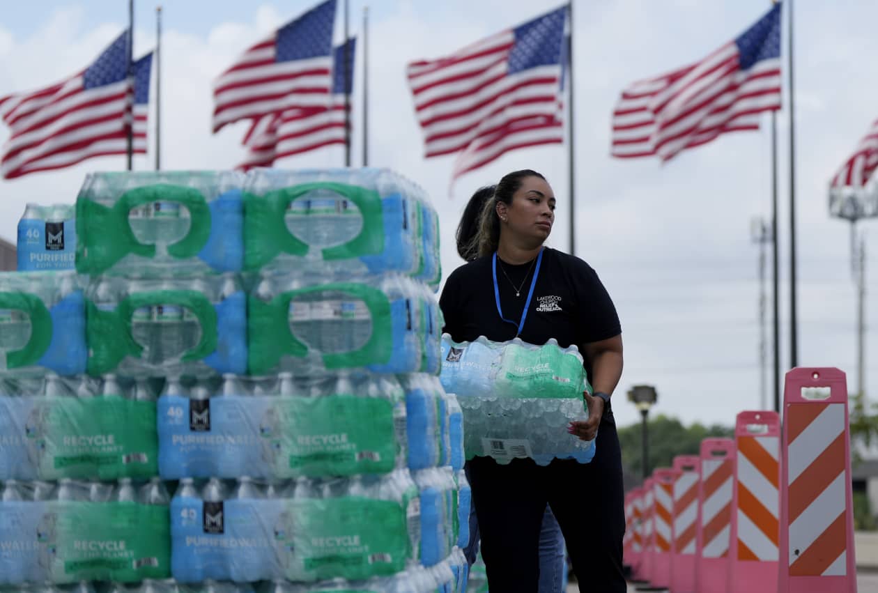 Frustrations mount in sweltering Texas as Beryl moves on but leaves ...