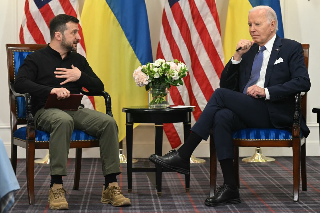 Biden apologizes to Zelensky and Ukrainian people over partisan ...
