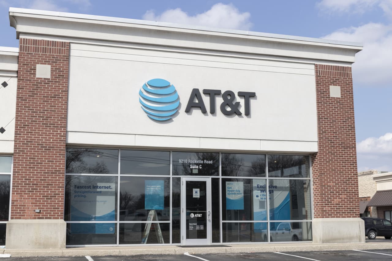 Las acciones de AT&T superarán con creces a las de Verizon en 2024. Esta es la posición de los analistas.