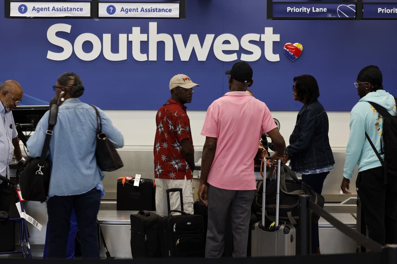 Southwest Airlines adopts shareholder rights plan after Elliott Management discloses 11% stake
