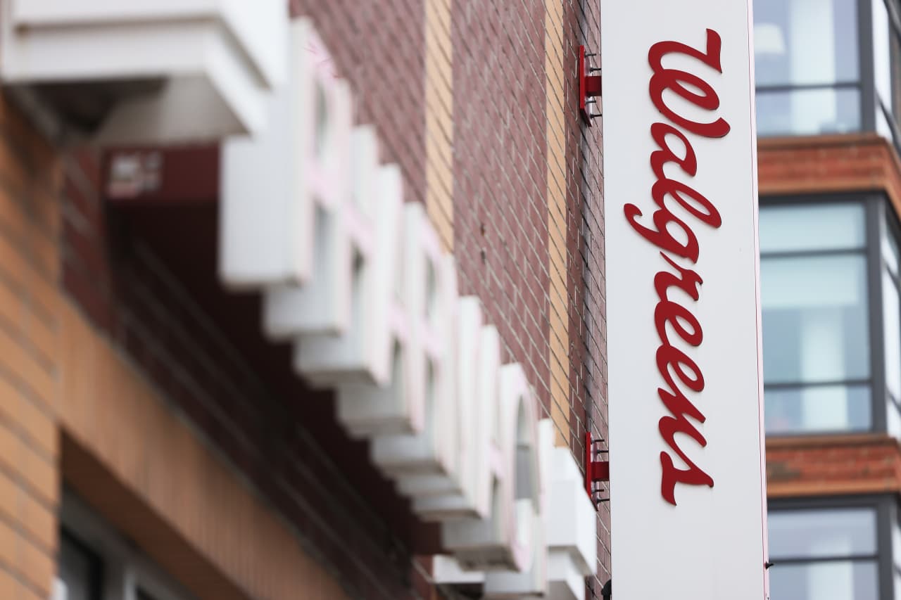 Walgreens’ stock turns sharply lower after dividend halved to bolster cash flow