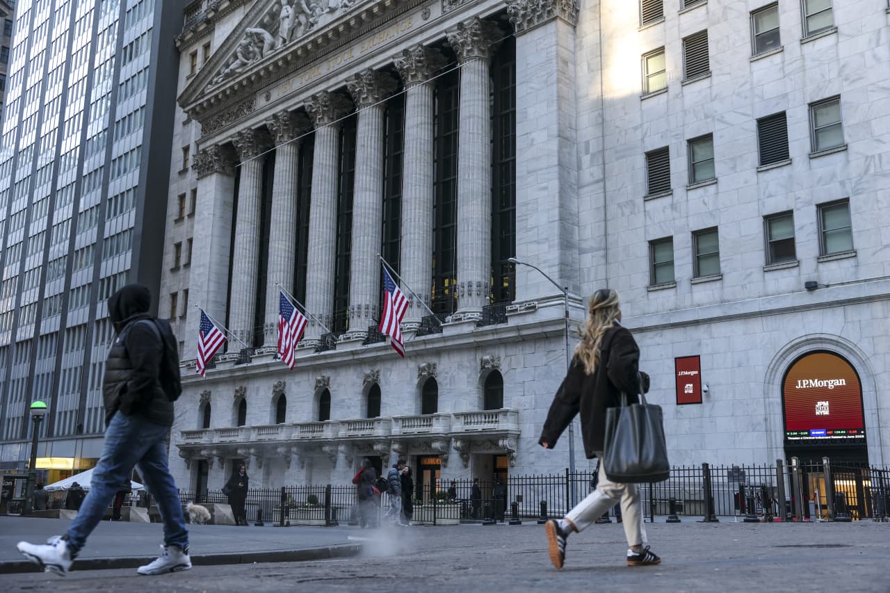 U.S. economy gets off to choppy start in 2026, the Fed finds. Here’s the good and bad news.