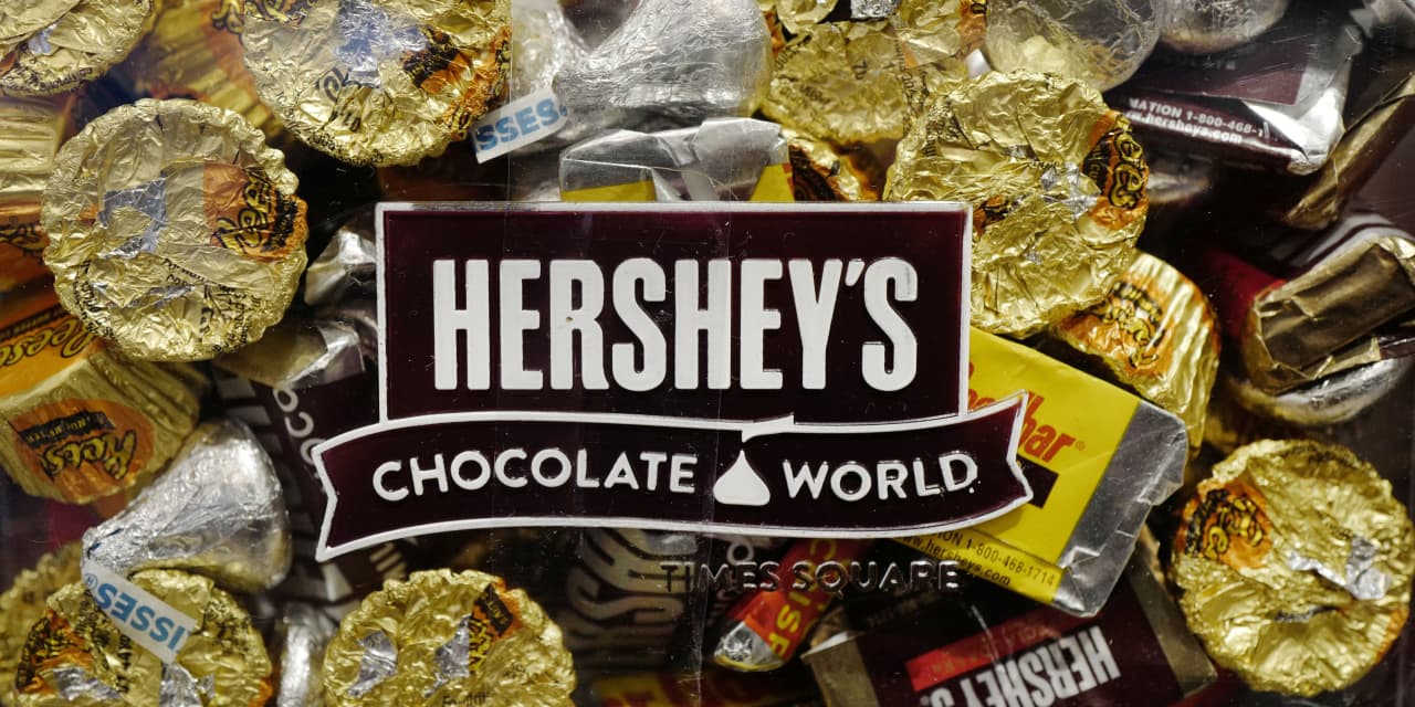 Record cocoa prices heading into Valentines Day a headache for Hershey - Vimarsana News