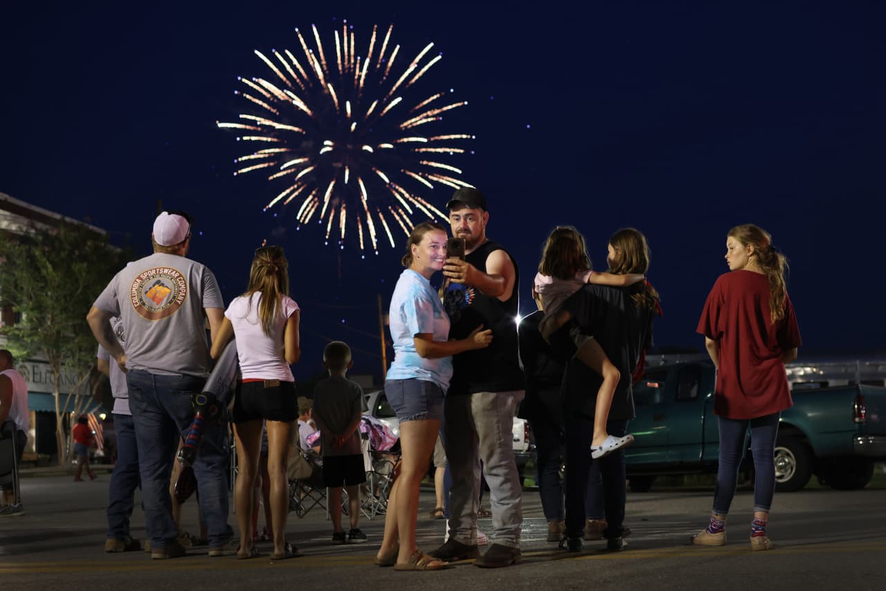 Is the stock market open on July 4 (and July 3 and July 5)? Will the post office deliver mail?