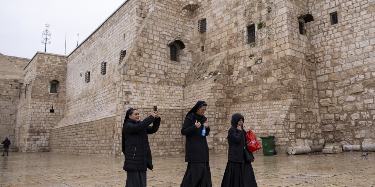 Bethlehem nearly deserted as Christmas celebrations canceled due to war in Gaza - Vimarsana News