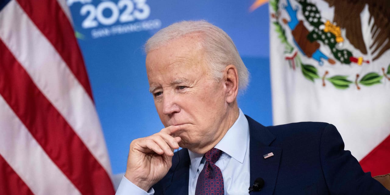 Opinion: Biden standing up for trade would give voters a counter to Trump’s isolationism