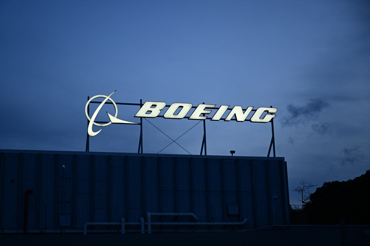 Boeing’s stock sinks toward a 17-month low as the bad news keeps coming