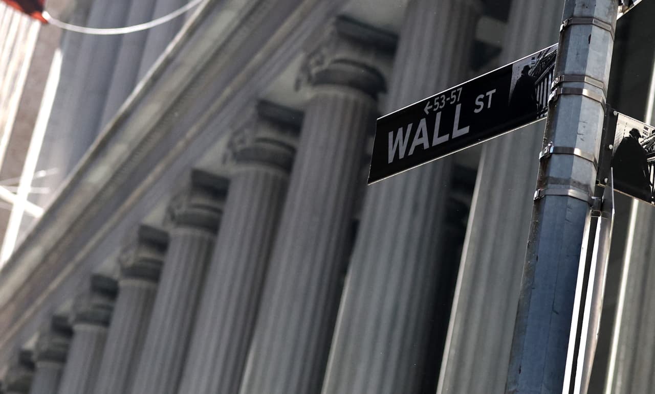 All eyes are now on the bond market as oil prices fall. Will the Fed hike rates?
