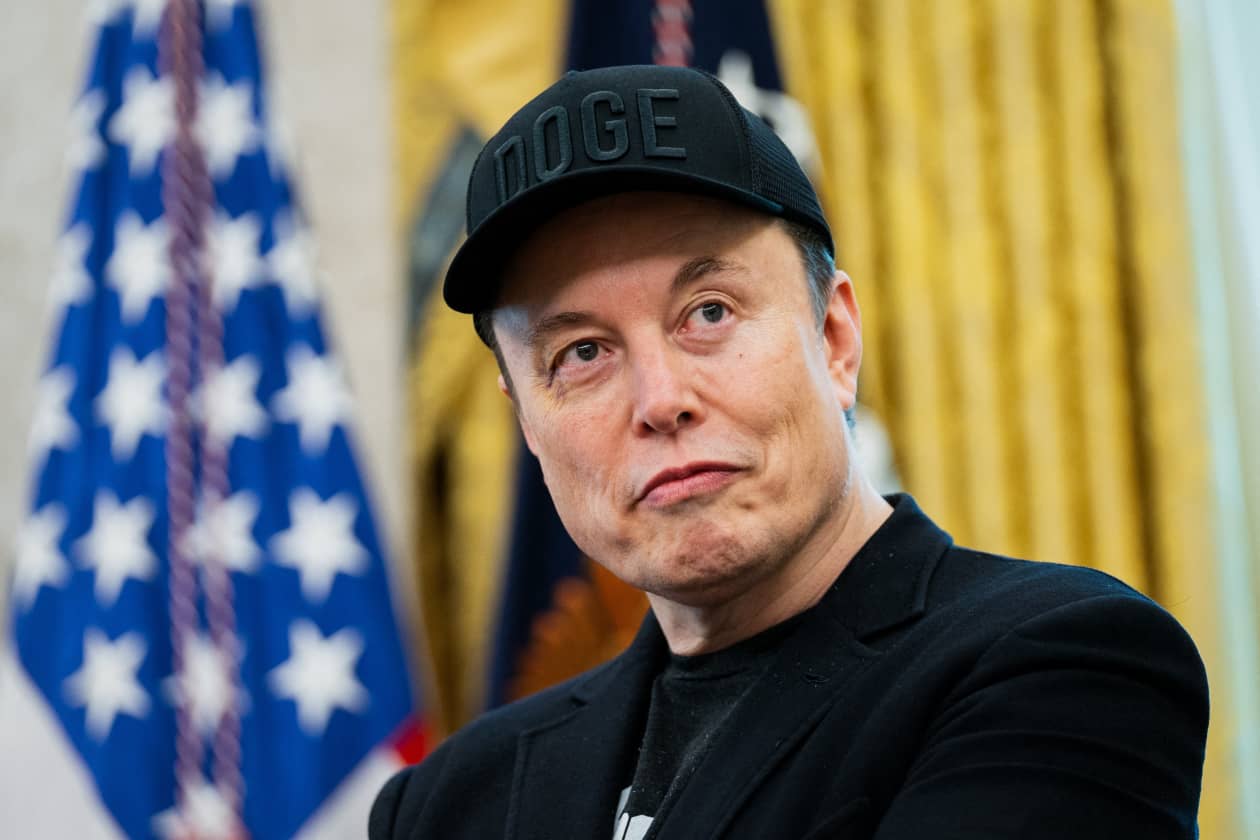Musk praises China's leadership and pushes for AI regulation ahead of state dinner