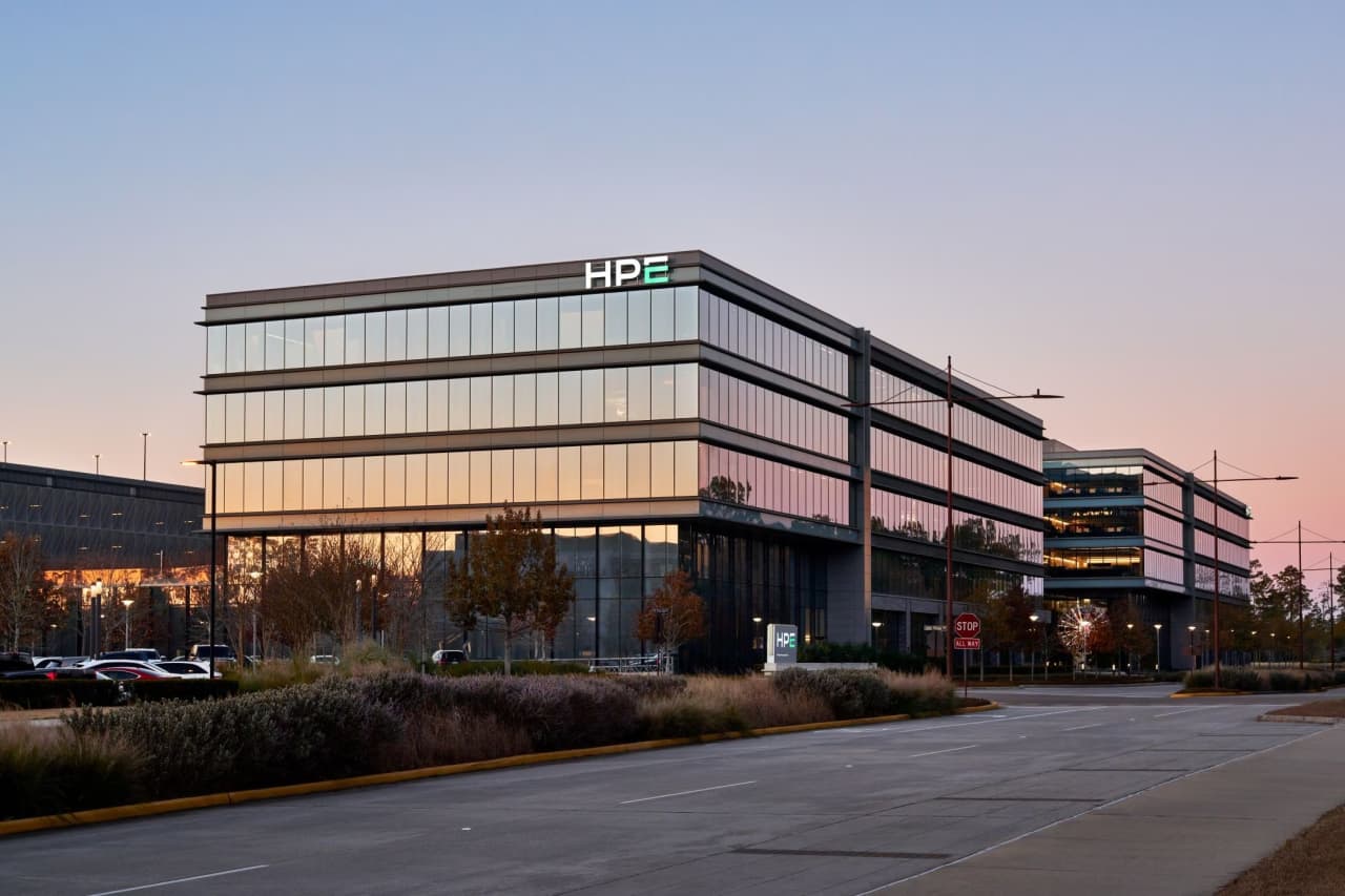 HPE’s stock rises as earnings benefit from two big AI trends