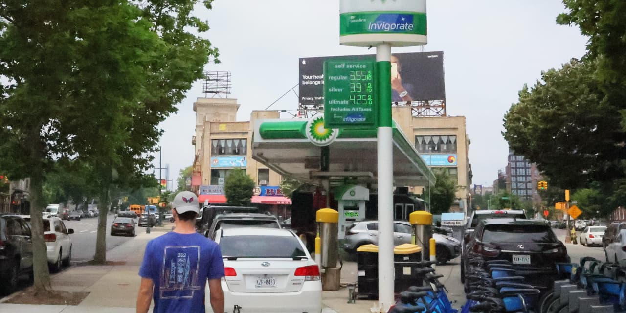 Bp Says High Production And Strong Trading Will Offset Oil And Gas