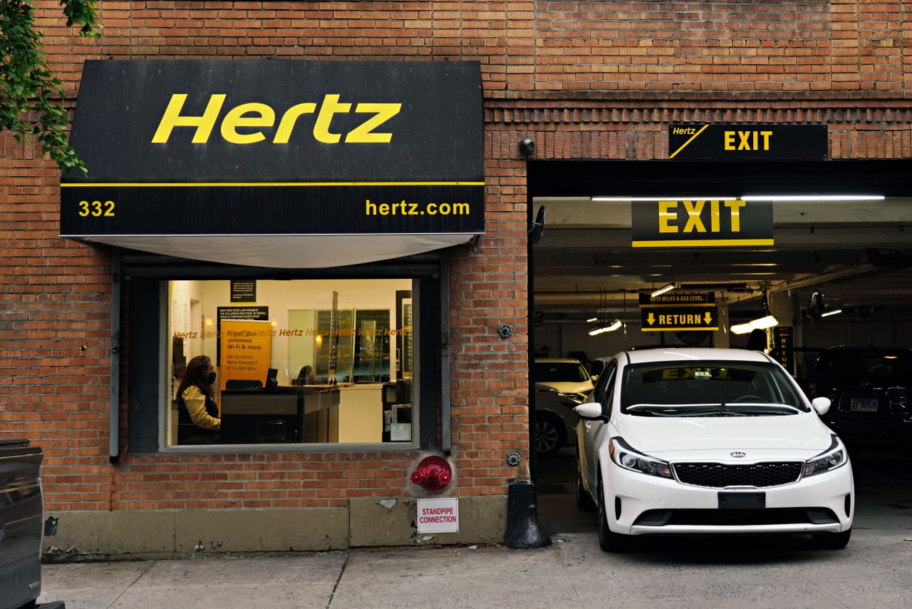 Hertz to sell 10,000 more EVs than planned, and stock suffers record plunge