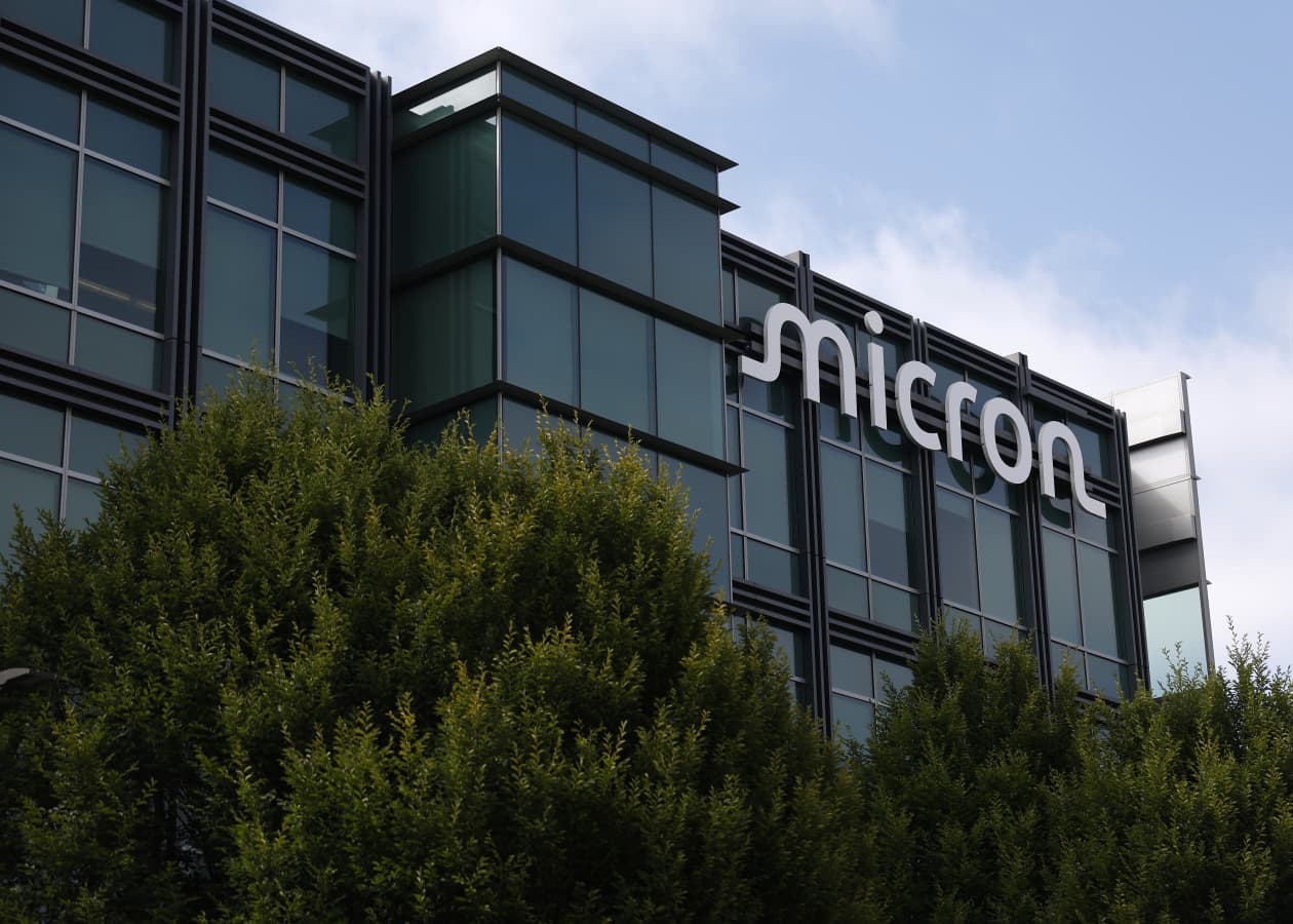 Micron's stock surges on multibillion-dollar U.S. manufacturing push
