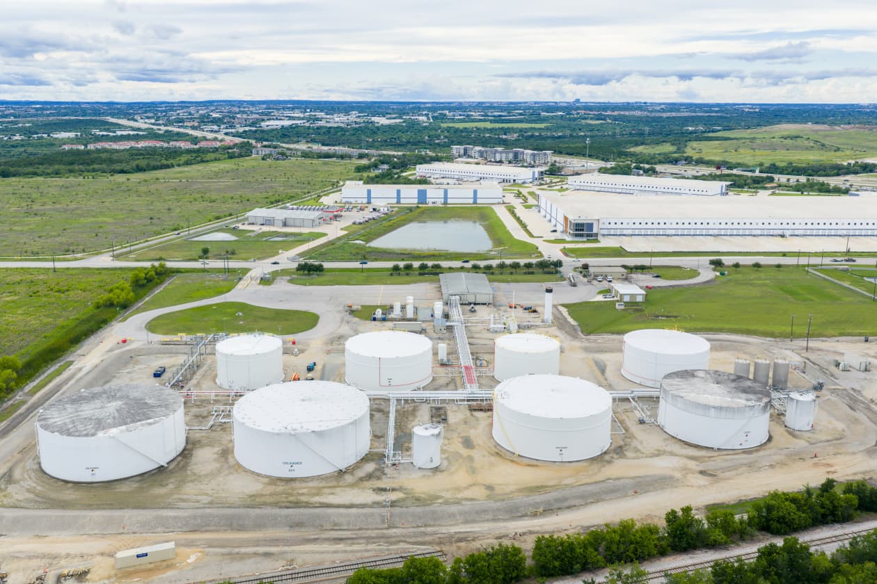 An oil bull's ‘insane' bet: Why this veteran trader is buying energy stocks as prices tumble